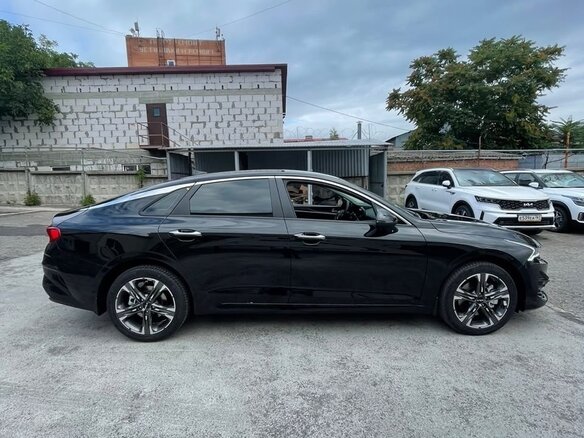 2022 Kia K5 III, чёрный, 2950000 рублей - вид 6