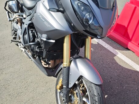 2011 Triumph Tiger 1050, серый, 450000 рублей, вид 1