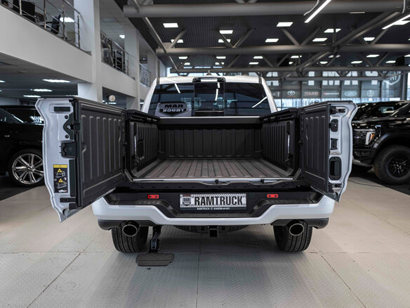2026 Ram 1500 Crew Cab V Рестайлинг, серебристый, 9490000 рублей - вид 1