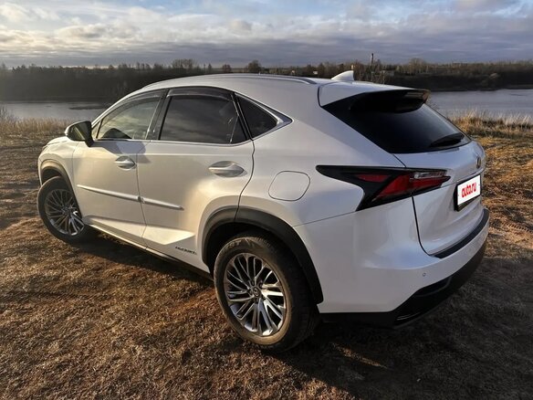 2017 Lexus NX 300h I Рестайлинг, белый, 2950000 рублей - вид 5