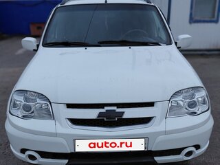 2011 Chevrolet Niva I Рестайлинг, белый, 650000 рублей, вид 1