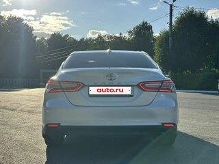 2019 Toyota Camry VIII (XV70), белый, 2800000 рублей, вид 3