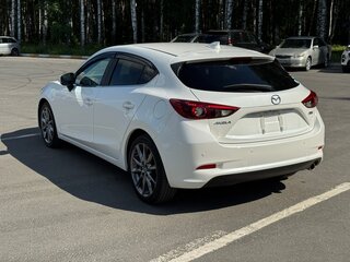 2017 Mazda Axela III Рестайлинг, белый, 1700000 рублей, вид 5