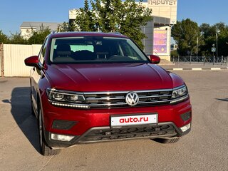 2017 Volkswagen Tiguan II, красный, 2549000 рублей, вид 4