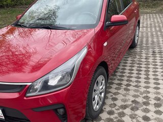 2017 Kia Rio IV, красный, 990000 рублей, вид 1