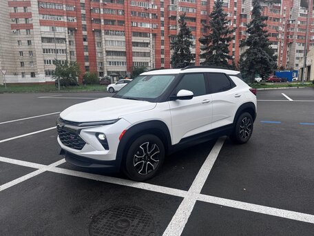 2022 Chevrolet TrailBlazer III, чёрный, 2190000 рублей, вид 4