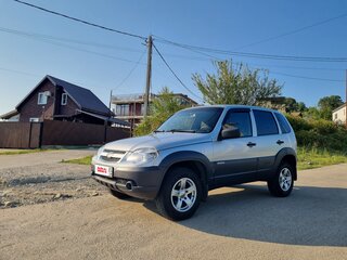 2018 Chevrolet Niva I Рестайлинг, серебристый, 780000 рублей, вид 3