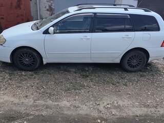 2003 Toyota Corolla Fielder IX (E120, E130), белый, 500000 рублей, вид 3