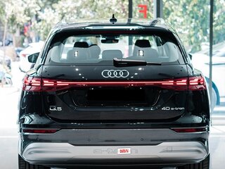 2024 Audi Q5 e-tron 40, серый, 4830000 рублей, вид 3