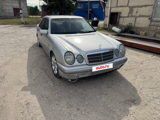 1998 Mercedes-Benz E-Класс 200 II (W210, S210), серебристый, 350000 рублей, вид 1