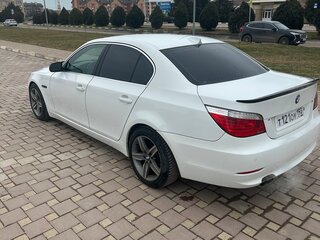 2008 BMW 5 серии 525i V (E60/E61) Рестайлинг, белый, 1000000 рублей, вид 4