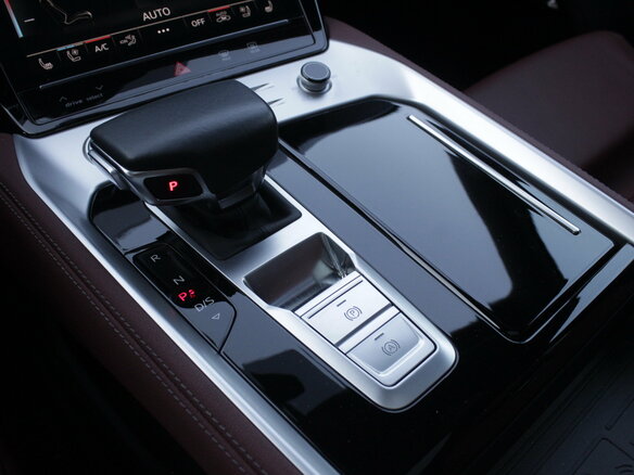 2024 Audi Q6 50 TFSI, чёрный, 6590000 рублей - вид 16