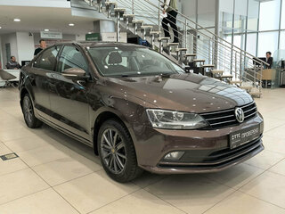 2016 Volkswagen Jetta VI Рестайлинг, коричневый, 1350000 рублей, вид 3