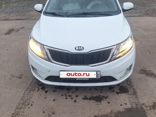 2013 Kia Rio 4-speed III, белый, 850000 рублей, вид 2