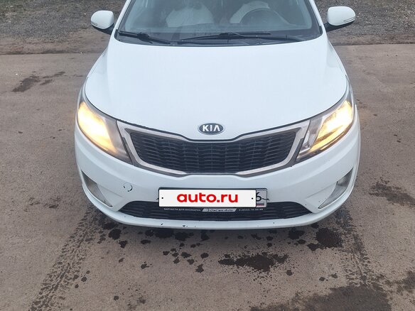 2013 Kia Rio 4-speed III, белый, 850000 рублей - вид 1