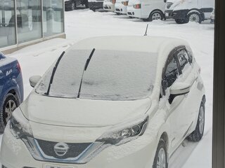 2018 Nissan Note e-Power II Рестайлинг, белый, 1440000 рублей, вид 2