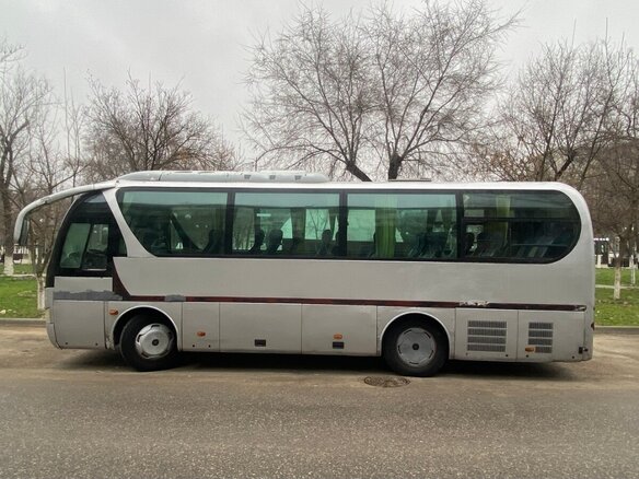 2004 Yutong ZK6831H, серебристый, 480000 рублей - вид 4