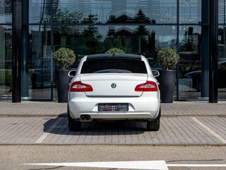 2011 Skoda Superb II, белый, 1055000 рублей, вид 5