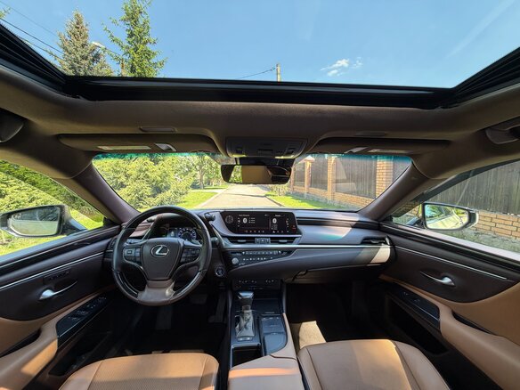 2021 Lexus ES 300h VII Рестайлинг, серый, 4150000 рублей - вид 15