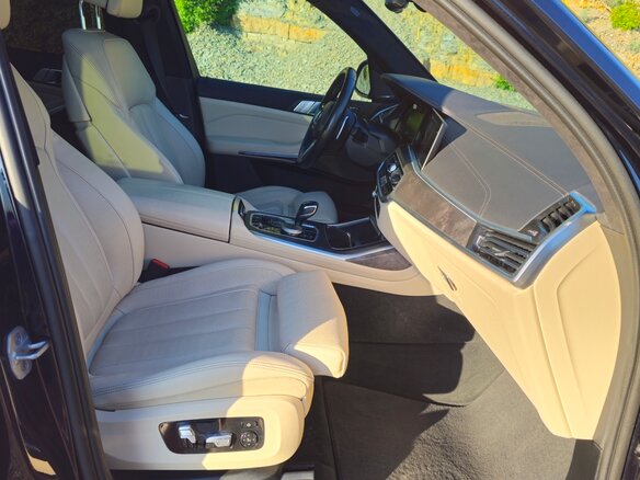 2020 BMW X7 40i I (G07), чёрный, 7500000 рублей - вид 29