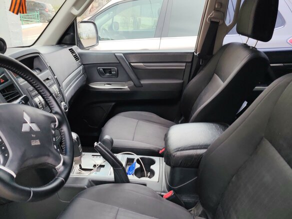 2012 Mitsubishi Pajero IV Рестайлинг 1, серебристый, 1800000 рублей - вид 5