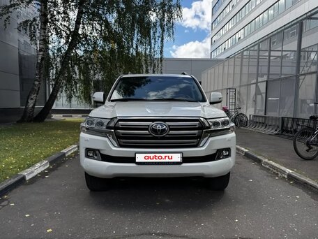 2019 Toyota Land Cruiser 200 Series Рестайлинг 2, белый, 9500000 рублей, вид 2