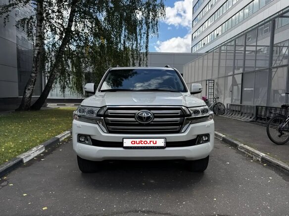 2019 Toyota Land Cruiser 200 Series Рестайлинг 2, белый, 9500000 рублей - вид 1