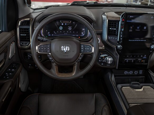 2026 Ram 1500 Crew Cab V Рестайлинг, чёрный - вид 30