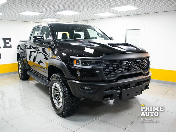 2025 Ram 1500 RHO V Рестайлинг, чёрный - вид 3