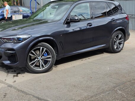 2021 BMW X5 30d IV (G05/G18), серый, 7850000 рублей, вид 2