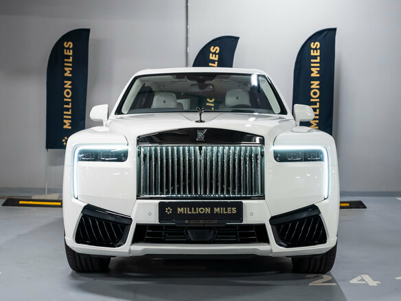 2025 Rolls-Royce Cullinan Black Badge I Рестайлинг (Series II), белый, 64500000 рублей - вид 1