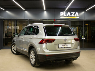 2017 Volkswagen Tiguan II, серебристый, 1999000 рублей, вид 3