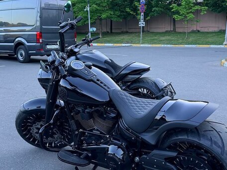2022 Harley-Davidson Fat Boy, чёрный, 7850000 рублей, вид 3