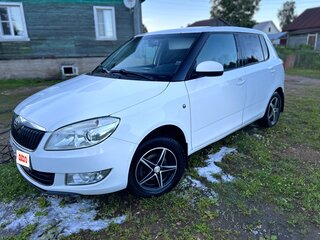 2013 Skoda Fabia II Рестайлинг, белый, 600000 рублей, вид 1