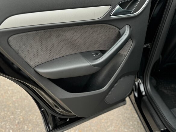 2014 Audi Q3 I (8U), чёрный - вид 16