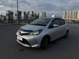 2016 Toyota Vitz III (XP130) Рестайлинг, серый, 700000 рублей, вид 1