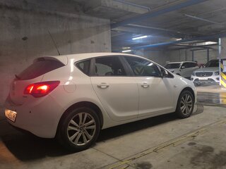 2010 Opel Astra J, белый, 740000 рублей, вид 4