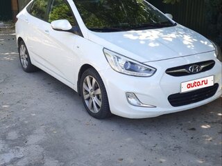 2013 Hyundai Solaris I, белый, 750000 рублей, вид 1