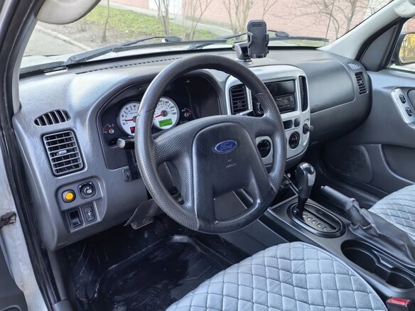 2004 Ford Escape I Рестайлинг, серебристый - вид 9