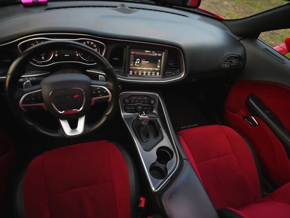2017 Dodge Challenger III Рестайлинг 2, красный, 3719000 рублей - вид 8