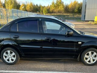 2010 Kia Rio II Рестайлинг, чёрный, 650000 рублей, вид 4