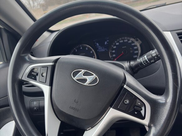 2011 Hyundai Solaris I, белый, 650000 рублей - вид 10