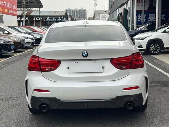 2023 BMW 1 серии 120i III (F52) Рестайлинг, белый, 2102000 рублей - вид 4