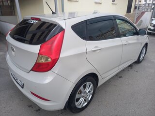 2015 Hyundai Solaris I Рестайлинг, бежевый, 1000000 рублей, вид 4