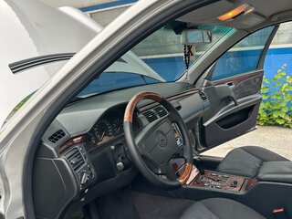 1998 Mercedes-Benz E-Класс 240 II (W210, S210), серебристый, 575000 рублей, вид 4