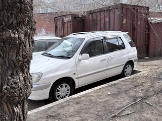 2000 Toyota Raum I, белый, 345000 рублей, вид 1