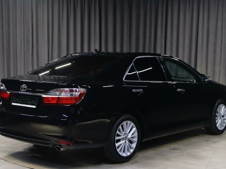 2017 Toyota Camry VII (XV50) Рестайлинг 2, чёрный, 1799000 рублей, вид 2