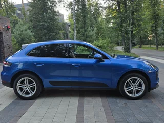 2019 Porsche Macan I Рестайлинг, синий, 3690000 рублей, вид 4