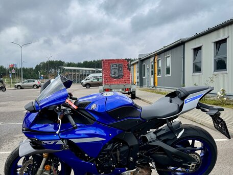 2024 Yamaha YZF-R1, синий, 2100000 рублей, вид 4