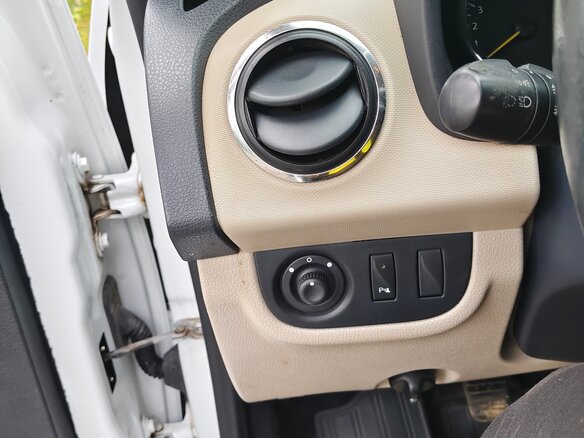 2014 Renault Logan II, белый, 650000 рублей - вид 11